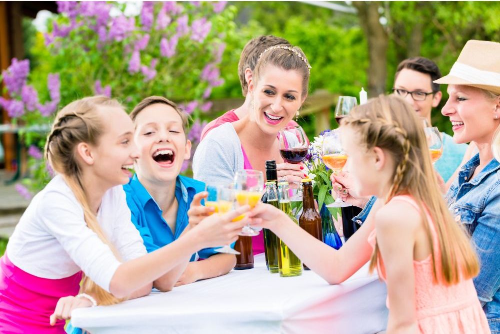 Friends and neighbors toasting on garden party - Kzenon - Canva