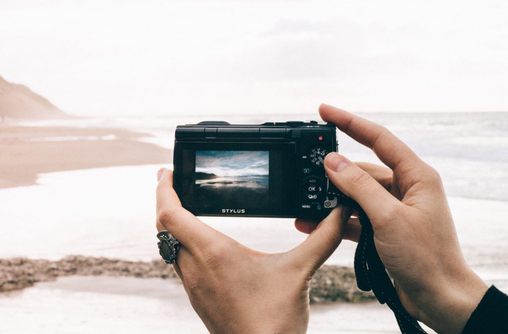 Person Taking Picture of Sea Using Point-and-shoot Camera - Sam Forson - Canva - Pexels